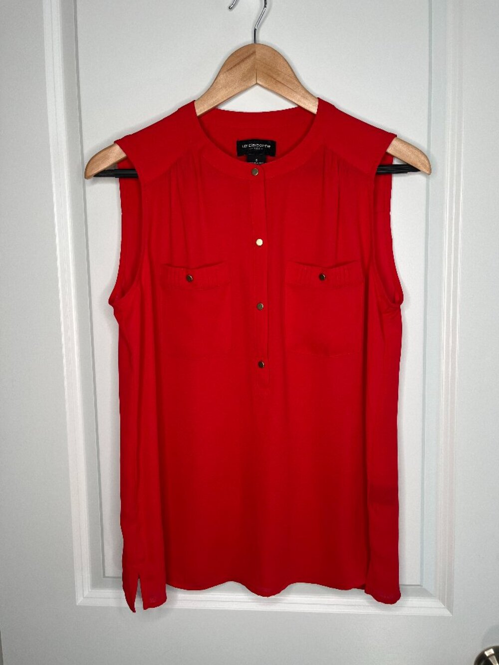 Liz Claiborne Career Small Women’s Blouse w Gold Buttons Sleeveless Bright Red